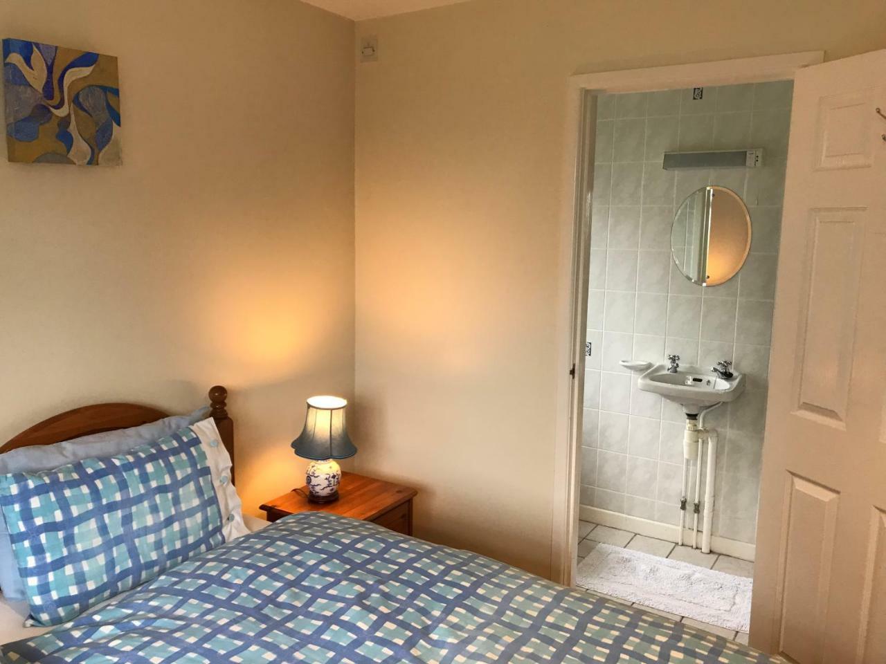 Barnfield Bed And Breakfast 다운턴 외부 사진
